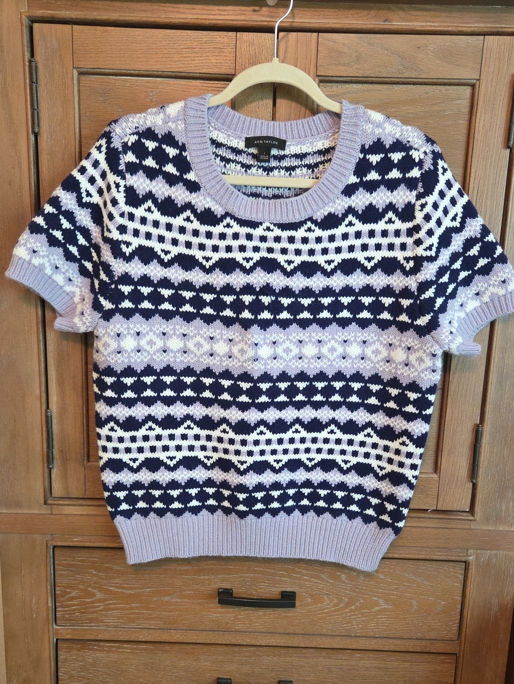 Ann Taylor Navy, Lavender, and White Fair Isle Short-Sleeve Sweater Size L